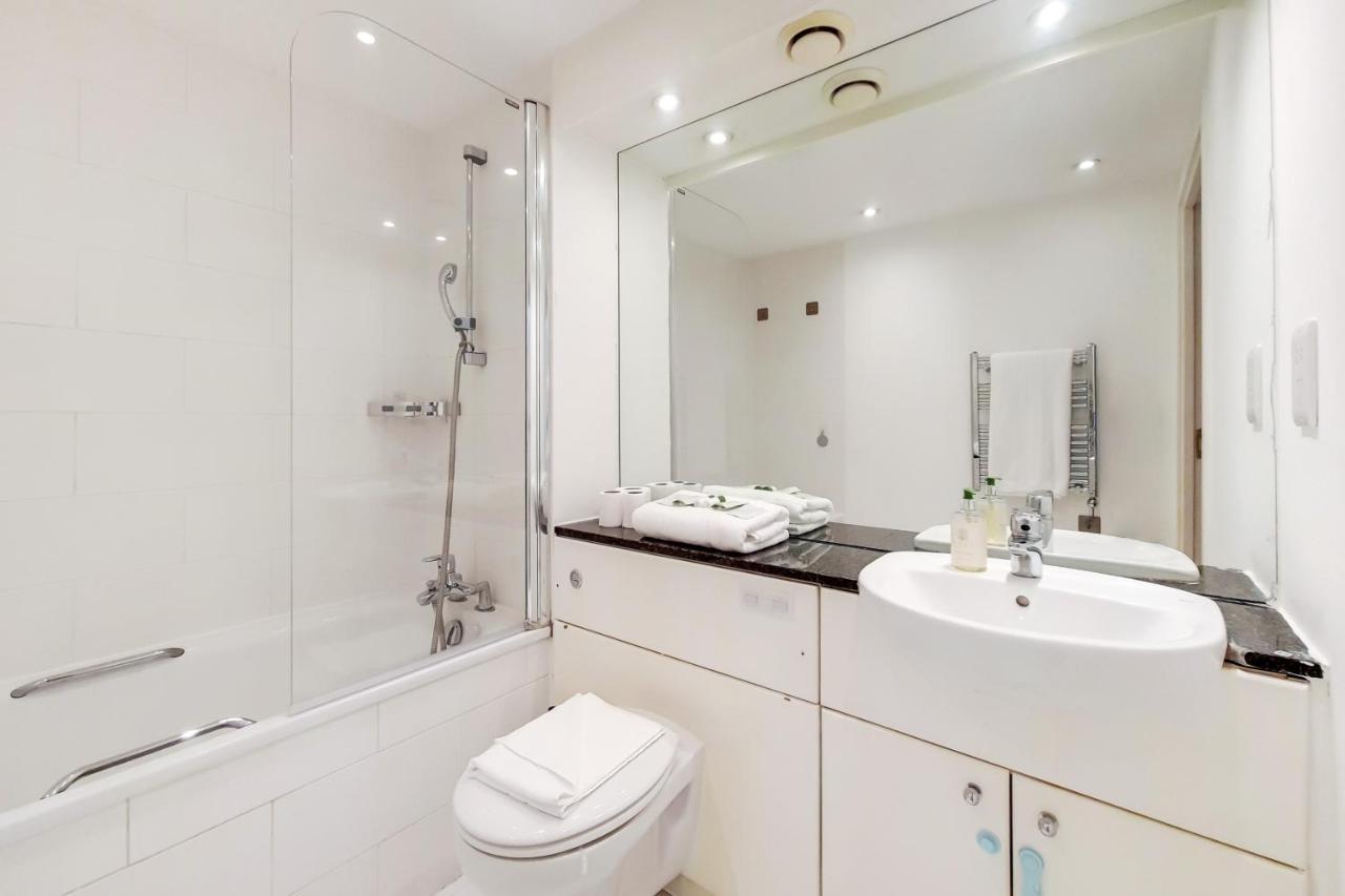 Free Parking - Two Bed Apartment By London Docklands Extérieur photo