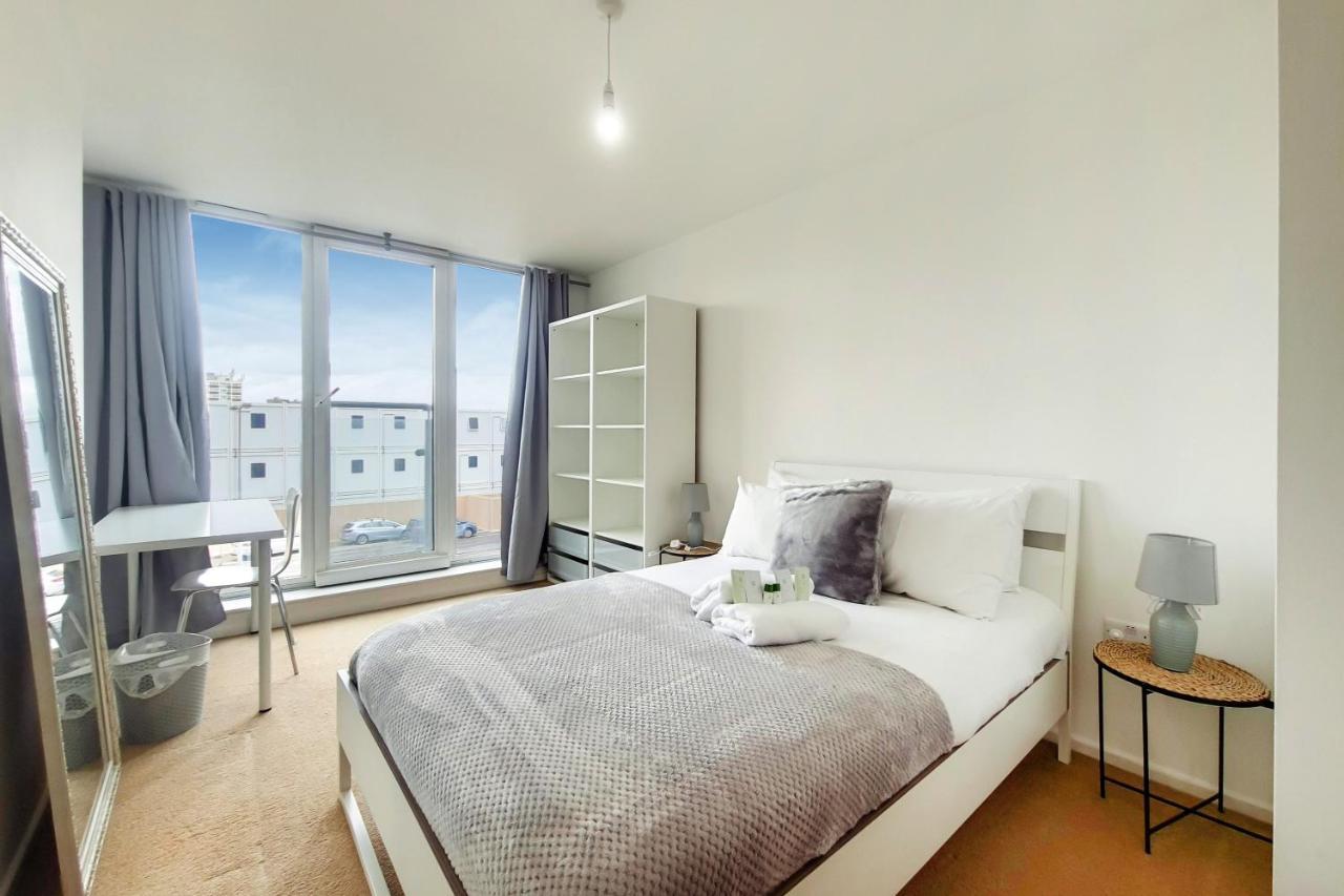 Free Parking - Two Bed Apartment By London Docklands Extérieur photo