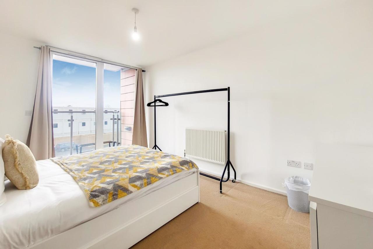 Free Parking - Two Bed Apartment By London Docklands Extérieur photo