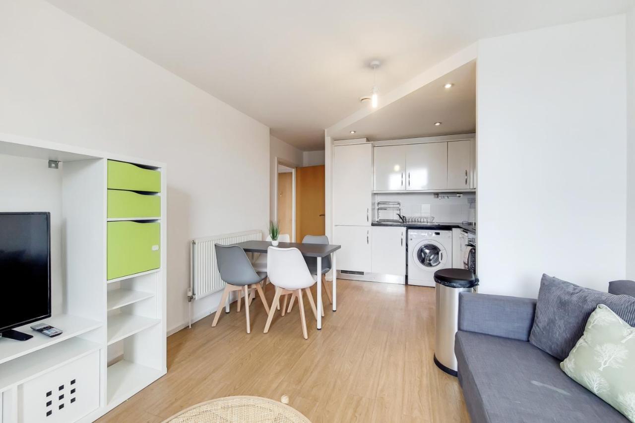 Free Parking - Two Bed Apartment By London Docklands Extérieur photo