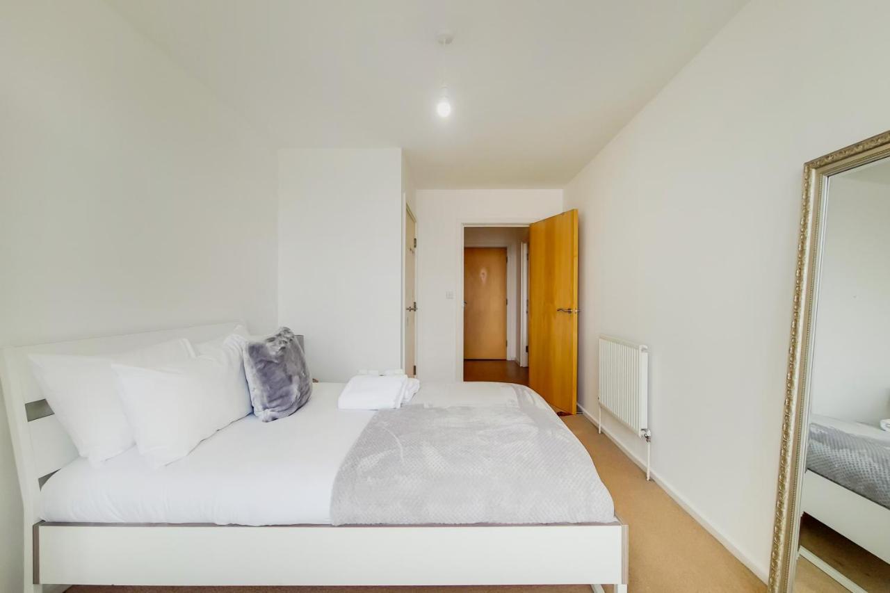 Free Parking - Two Bed Apartment By London Docklands Extérieur photo