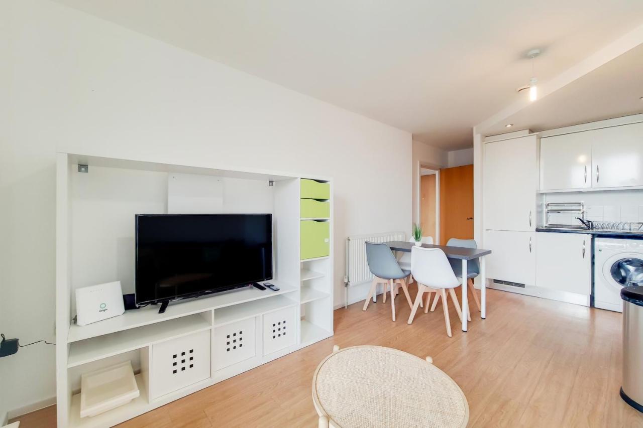 Free Parking - Two Bed Apartment By London Docklands Extérieur photo